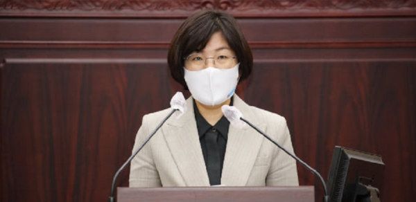 김보라 안성시장이 25일 시의회 시정연설에서 내년도 예산편성안을 설명, 시의회의 동의를 구했다. (안성시청 제공)