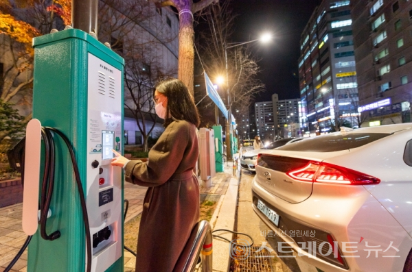 ▲ 가로등 전기차 충전소 / 사진제공= 양천구청