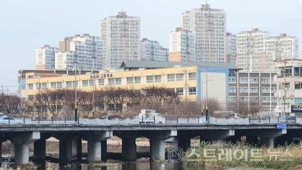 ◇보문중·고교는 대동천이 대전천에 합류하는 지점에 위치한다. (사진=이준혁 기자)