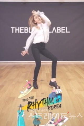 ▲ 전소미 ‘범 내려온다’ 아이쿵 챌린지(#IYKoongChallenge)/ 사진출처= 전소미 공식  tiktok