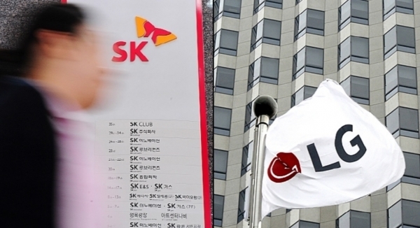 전기차 배터리에 주로 쓰이는 2차전지를 생산하는 LG화학과 SK이노베이션 간 배터리 소송 전쟁이 격화되고 있다.