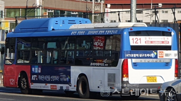◇'KTX포항역 삼구트리니엔'은 분양 홍보를 위해 포항시 시내버스 차량의 외벽을 적극 활용 중이다. (사진=이준혁 기자)