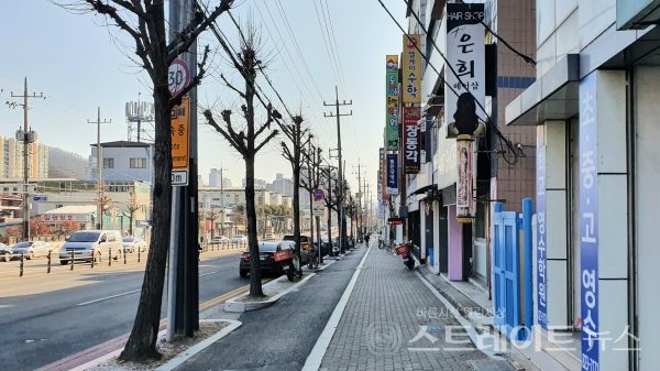 ◇'안동용상 풍림아이원 리버파크' 단지 북쪽에 있는 경동로 주변에는 병원과 학원 등 각종 근린생활시설이 있다. (사진=이준혁 기자)