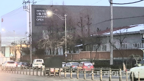 ◇'e편한세상 부평 그랑힐스'의 견본주택 서쪽서 바라본 견본주택. (사진=이준혁 기자)