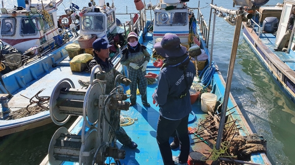 불법어업 단속현장. 사진=경기도청 제공