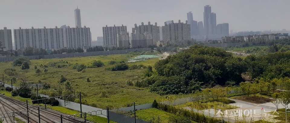 정부가 역세권 등 도심 개발을 통해 오는 2025년까지 서울에 32만3000가구를 공급하기로 했다. 사진은 용산역 역세권 용산정비창 부지.