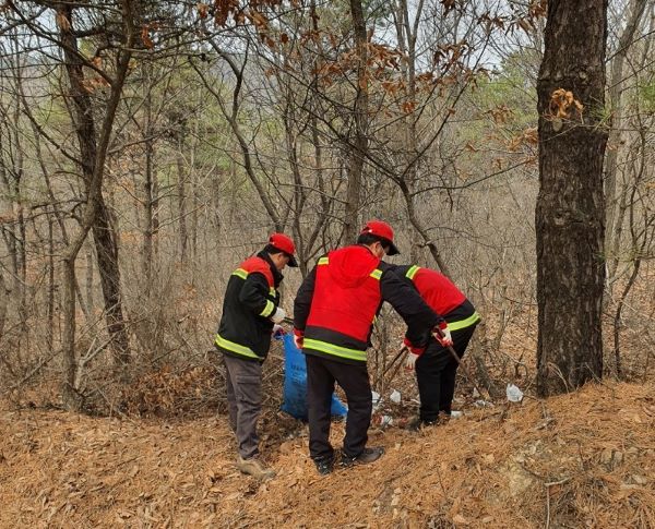 산지정화 활동하는 모습. 사진=김포시 제공