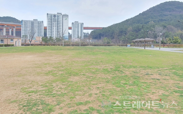◇'창원 마창대교 반도유보라 아이비파크'와 도보 거리에 있는 가포수변공원. (사진=이준혁 기자)