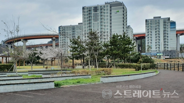◇'창원 마창대교 반도유보라 아이비파크' 인근의 가포LH1단지 아파트. (사진=이준혁 기자)