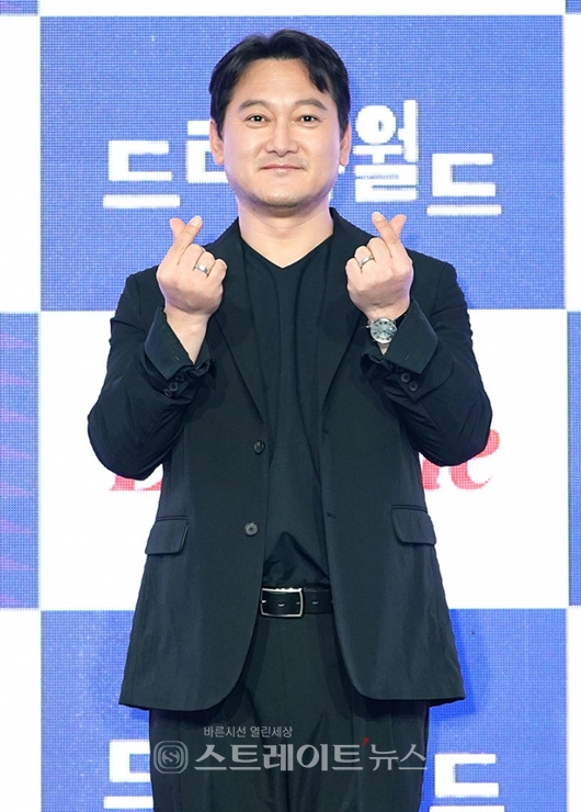 ▲ 라이프타임(Lifetime) 오리지널 글로벌 드라마 ‘드라마월드’ 갱스터 보스 장현 역을 맡은 배우 정만식 / 사진제공= 라이프타임