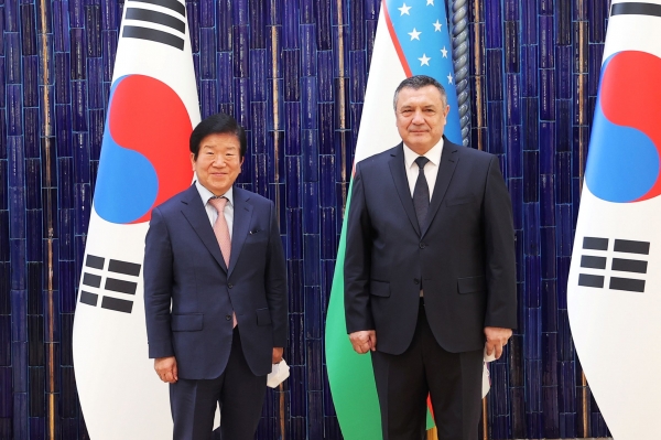 박병석 국회의장이  누르딘존 이스마일로프 하원의장과의 회담을 위해 함께하고 있다.(사진=국회)