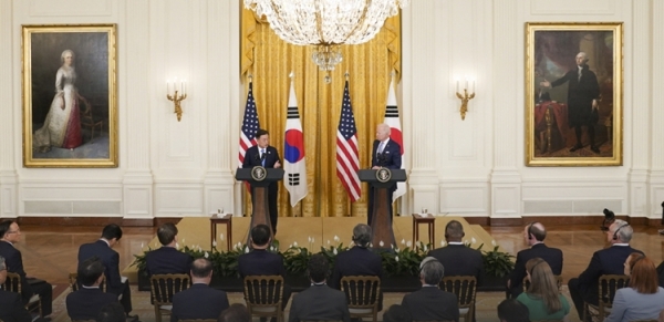 문재인 대통령과 바이든 미국 대통령이 5월 21일(현지시간) 미국 백악관에서 가진 정상회담. (청와대 제공)