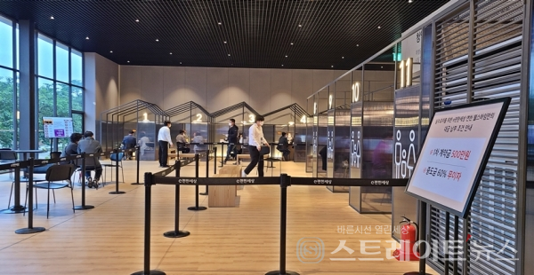 경기도 최북단 연천군에서 분양 중인 'e편한세상 연천 웰스하임'(사진 모델하우스 상당 모습)의 3.3㎡당 875만원으로 올해 수도권 최저가 분양으로 나타났다. (스트레이트뉴스 DB)