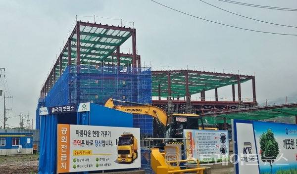 '연천 e편한세상 웰스하임'은 2022년 개통예정인 수도권 1호선 동두천역~연천역을 잇는 연장이 분양의 호재다. 사진은 한진중공업이 신축 중인 연천역사.