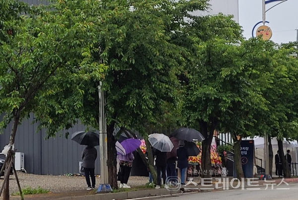 연천군 역대 최고가 분양인 '연천 e편한세상 웰스하임'이 미분양에 대한 조바심에 분양판촉요원(MGM)을 고용, 모델하우스 방문자들의 전화번호를 확보하고 있다.