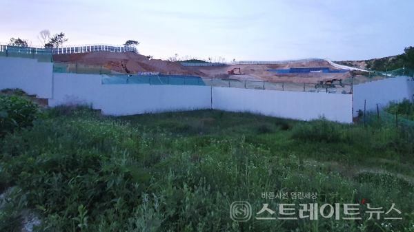 ◇속초 영랑호 엘크루 라테라'의 101동 남쪽의 도로에서 남→북 구도로 촬영했다. (사진=이준혁 기자)