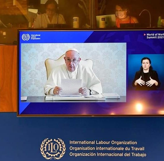 ▲제109차 ILO 총회에서 화상으로 연설을 하고 있는 프란치스코 교황(사진=청와대)