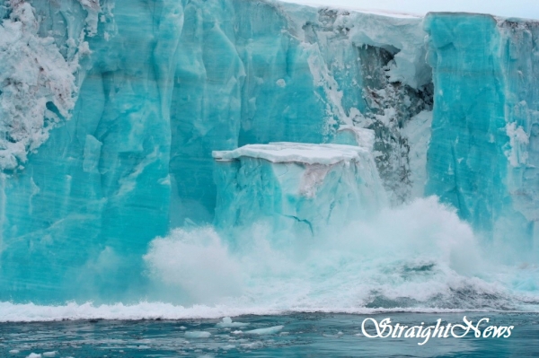 ▲노르웨이 아우스트포나(Austfonna) 빙하가 녹아 무너지는 모습(photo by Amanda Graham)(climate.org)