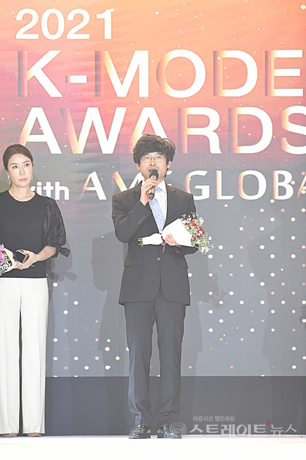 ▲ ‘브랜드상’ Dermatology 부문 오라클피부과 노영우 대표원장이 수상소감을 전하고 있다. (2021 K-Model Awards with AMF Global) / 사진제공= 아시아모델페스티벌조직위원회