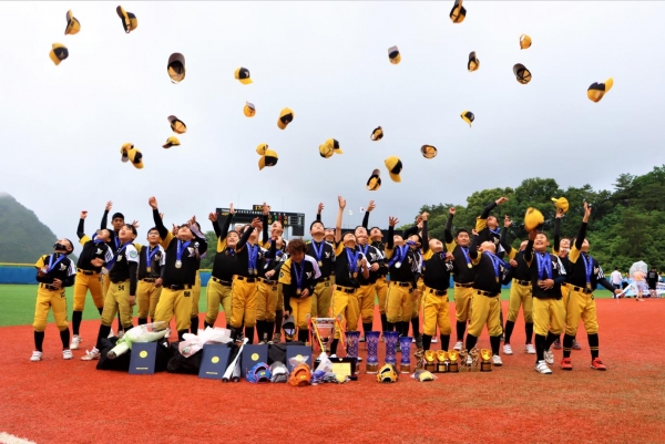 ▲우승 후 즐거워하는 경기 남양주야놀유소년야구단(사진=권오현 감독)