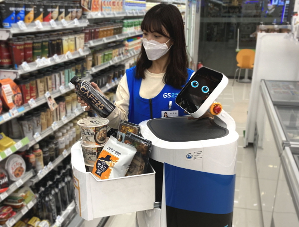 자율주행 서비스 로봇인 ‘LG 클로이 서브봇(LG CLOi ServeBot)’