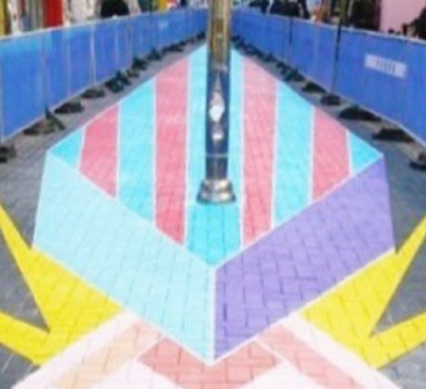 ▲경기 오산시 아름다로 바닥의 그려진 슈퍼그래픽.(사진=강기성 기자)