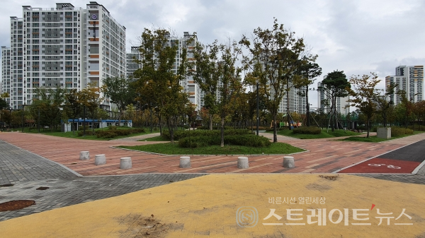 ◇'안성아양 흥화하브' 도보 거리에 있는 '안성아양광신프로그레스' 남쪽 부지에 마련된 공원. (사진=이준혁 기자)