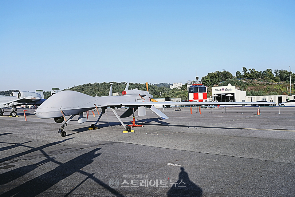 ▲ ‘서울 국제 항공우주 및 방위산업 전시회(서울 ADEX 2021)’ 야외 전시장에 전시된 MQ-1C Gray Eagle / 양용은 기자 taeji1368@naver.com