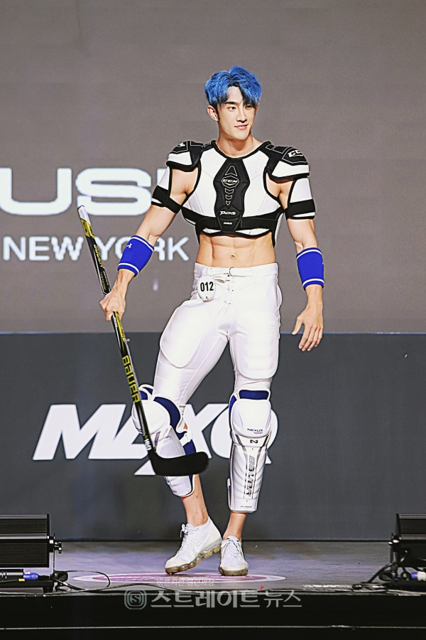 ▲ 남성 스포츠모델 오픈 1위 이원준 (2021 맥스큐 머슬마니아 피트니스 코리아 챔피언십) / 양용은 기자 taeji1368@naver.com