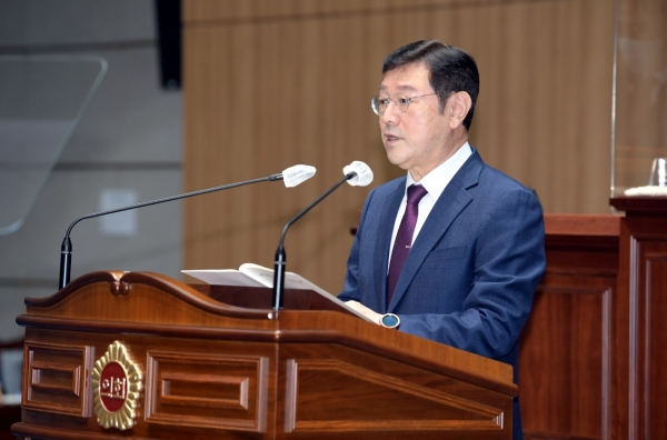 이용섭 광주광역시장이 26일 오전 시의회 본회의장에서 열린 제303회 제2차 정례회 제3차 본회의에서 시정연설을 하고 있다.(사진=광주시 제공)