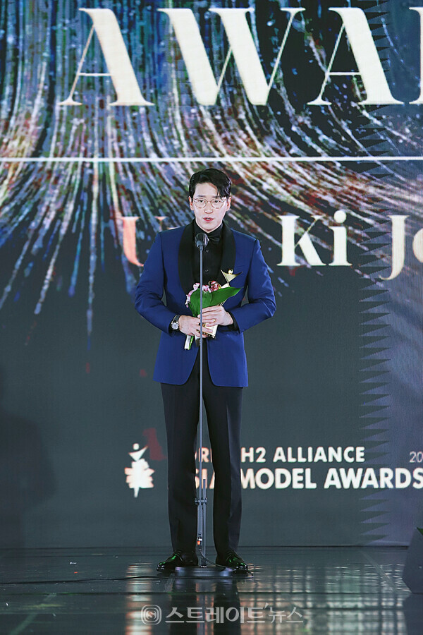 ▲‘아시아 스타상’연기자 부문 수상자 엄기준이 소감을 말하고 있다. (2021 아시아 모델 어워즈) / 양용은 기자 taeji1368@naver.com