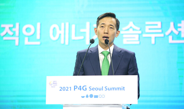 지난해 5월 서울에서 열린 'P4G 녹색미래 정상회의'에서 김동관 한화솔루션 사장이 기조 연설을 하고 있다. /사진=한화그룹