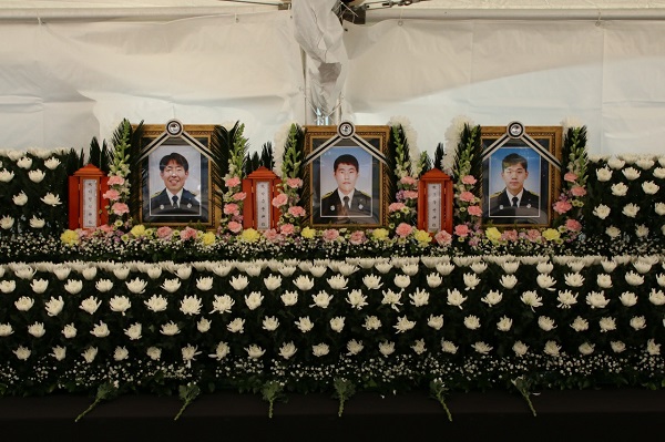 ▲경기 평택시에서 평택역광장의 마련한 순직소방관들의 합동분향소.(사진=강기성 기자)