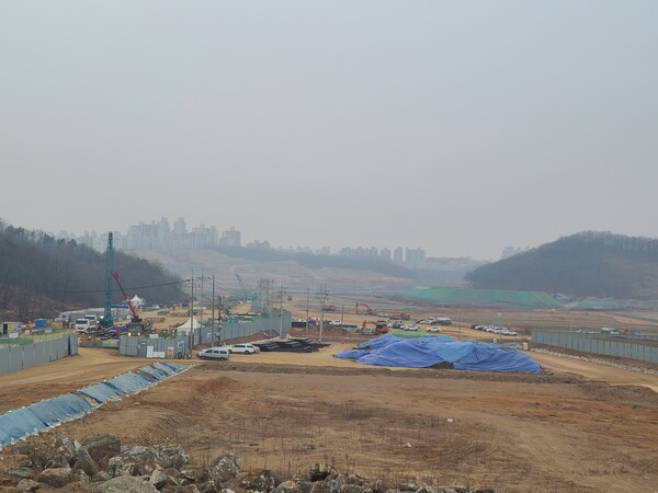 인천지하철 1호선 연장 신설3역 건설 현장. 검단3지구에서 사전청약하는 제일풍경채 3차와 중흥S클래스, 호반써밋 5차는 이 신설역의 역세권 단지다. @스트레이트뉴스