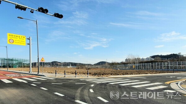 ◇'김해 내덕지구 중흥S-클래스 더퍼스트' 아파트에 사는 어린이들이 배정될 예정인 초등학교의 부지. (사진=이준혁 기자)