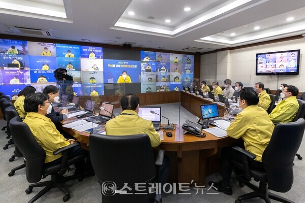 ▲경기도, 23일 우크라이나 사태 관련 긴급점검 영상회의 개최 / 사진=경기도청