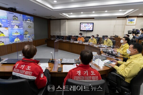▲권한대행 주재 산불방지 긴급대책 영상회의 / 사진=경기도청