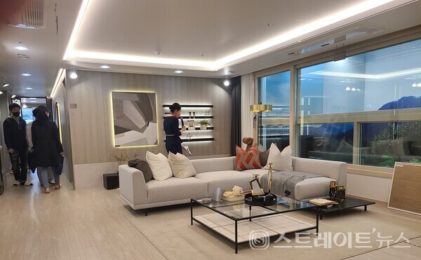 '파주운정 대방 디에트르 에듀타운'의 전용 84㎡A형은 가성비 높은 특화설계로 서비스 면적을 극대화, 3040세대 신혼부부로부터 호평을 받았다. 청약홈은 이 단지가 특별공급에서 평균 10 대 1에 가까운 경쟁률을 기록했다고 밝혔다.