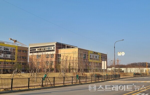 운정3신도시 A38블록에 근접한 다율초등학교와 병설 유치원(사진). '파주운정 대방 디에트르 에듀타운'은 가성비 높은 특화설계로 서비스 면적을 극대화, 특별공급에서 평균 10 대 1에 가까운 경쟁률을 기록했다고 청약홈은 밝혔다. @스트레이트뉴스DB