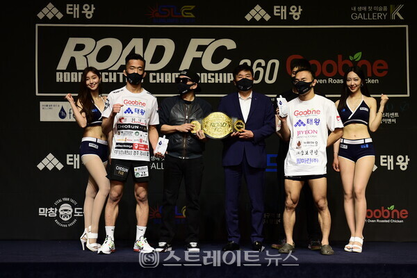 ▲지난 13일 진행된 굽네 ROAD FC 060 계체량 / 사진=ROAD FC