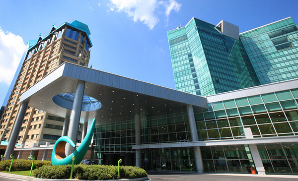 강원도 정선에 있는 강원랜드 그랜드호텔 컨벤션타워. /사진=강원랜드 