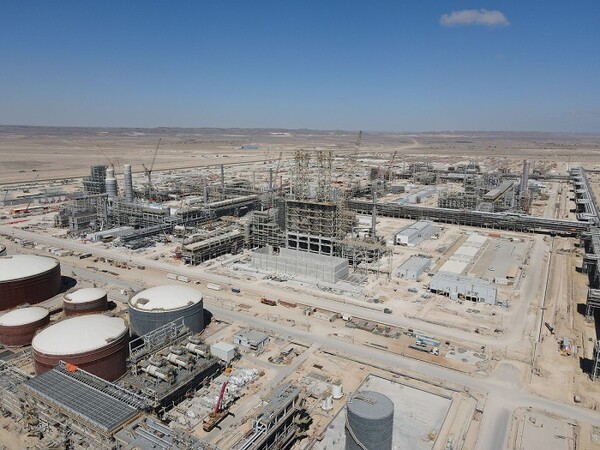 대우건설이 시공 중인 오만 두쿰 정유플랜트 현장 전경. /사진=대우건설