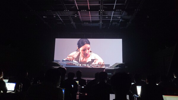 토레스를 소개하기 위해 모델로 나선 가상인간 '루시'. /사진=스트레이트뉴스