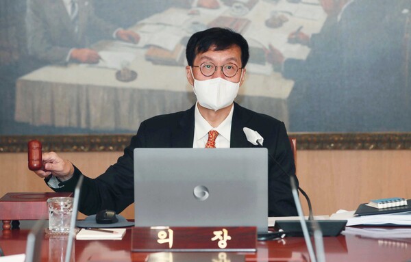 13일 오전 한국은행 금융통화위원회 본회의에서 빅스텝을 결정하고 의사봉을 두드리는 이창용 총재(제공=연합뉴스)
