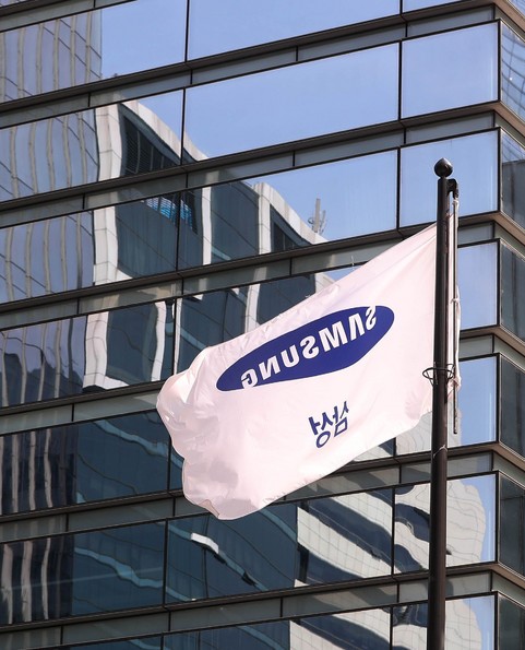 서울 서초동 삼성전자 사옥 앞에 있는 삼성 깃발이 날리고 있다.