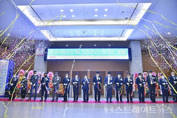 김병수 김포시장이 25일 ‘KOFURN(코펀) 2022’ 개막식 참석했다.(사진=김포시청)