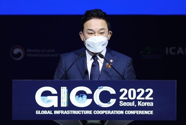 지난달 30일 '2022 글로벌 인프라 협력 콘퍼런스'(GICC)에서 원희룡 국토교통부 장관이 환영사를 하고 있다. /사진=연합뉴스
