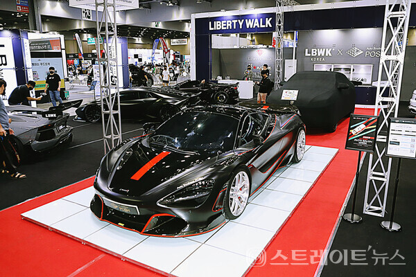 ▲리버티워크(LBWK) 부스(2022 오토살롱위크) / 양용은 기자 taeji1368@naver.com