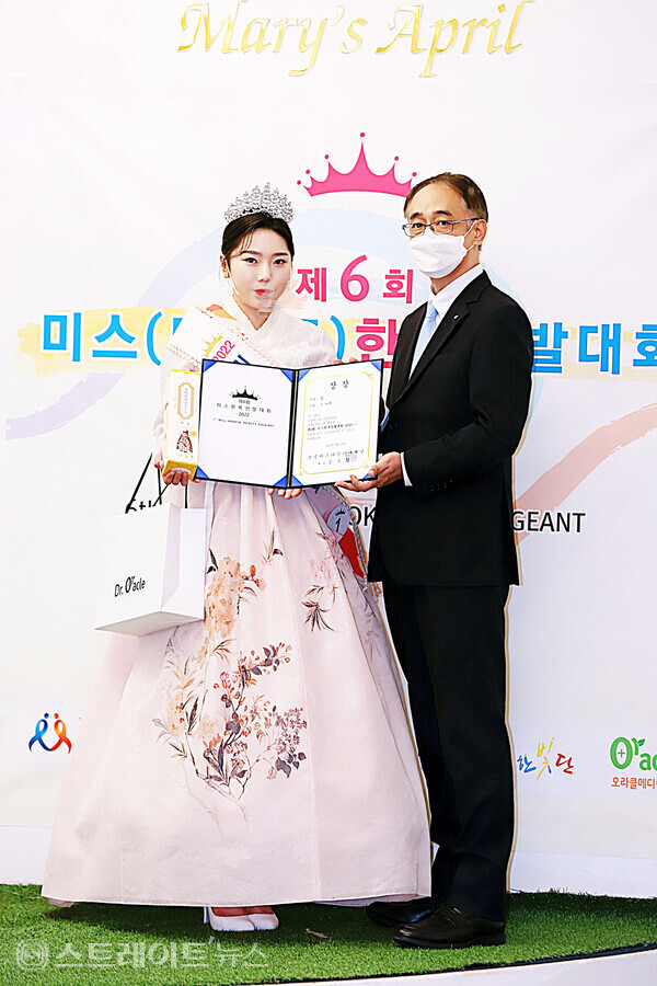 ▲‘미스(미시즈)한복선발대회 2022’ 미시즈 부문에서 미(美)를 수상한 김가영 / 양용은 기자 taeji1368@naver.com