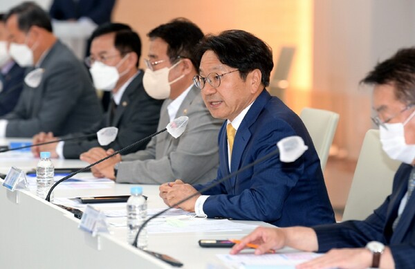 강기정 광주광역시장이 9월 30일 시청 중회의실에서 개최한 더불어민주당 예산정책협의회에서 발언하고 있다. (사진=광주시)